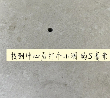 鹤峰瓷砖空鼓维修公司专业解答在瓷砖铺贴过程中，如果砂料搅拌不均匀，将会带来以下问题